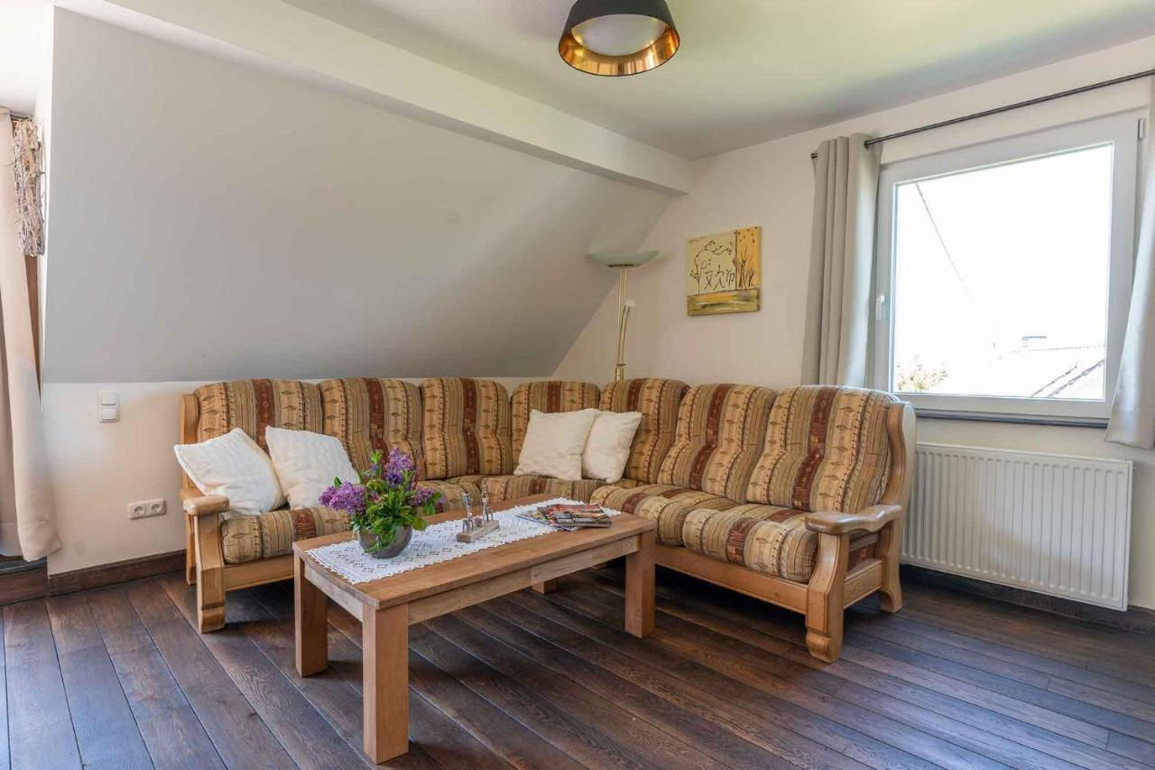Altes Forsthaus - Ferienwohnung Im Obergeschoss Ormont Dış mekan fotoğraf